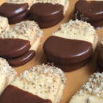 Ніжне та м’яке домашнє печиво з шоколадом, волоськими горіхами та джемом