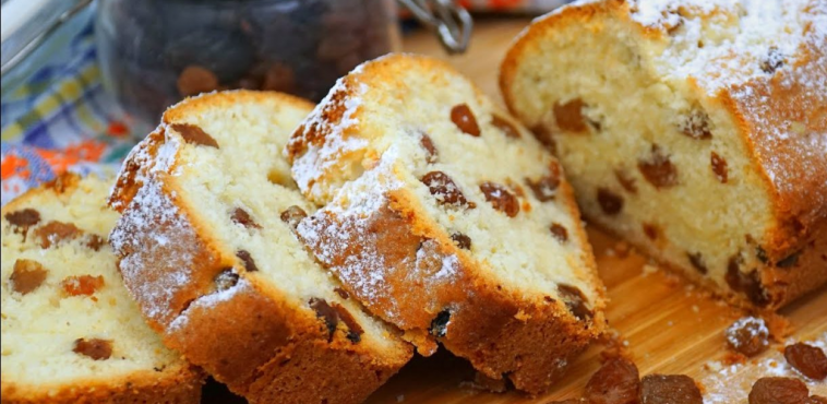 Пухнастий пиріг із солодким сиром і родзинками: ніжний десерт із пікантною ноткою