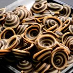 Смугасте хрустке печиво на сковороді – простий рецепт, який підкорить всю сім’ю!