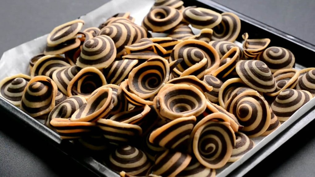 Смугасте хрустке печиво на сковороді – простий рецепт, який підкорить всю сім’ю!