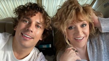 Крокує в ногу з модою: 75-річна Пугачова в шкіряному total black відвідала виступ проукраїнських артистів