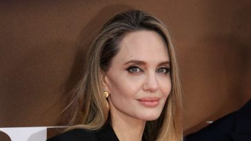 Анджеліна Джолі показала, як разом із сином від Пітта допомагає постраждалим у пожежі в Лос-Анджелесі