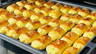 Простий рецепт: Смакота до чаю з 1 яйця та склянки молока — ваш ідеальний десерт на ціле деко!