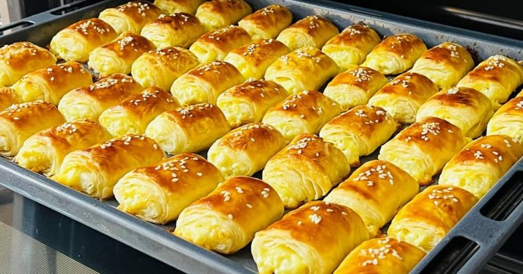 Простий рецепт: Смакота до чаю з 1 яйця та склянки молока — ваш ідеальний десерт на ціле деко!