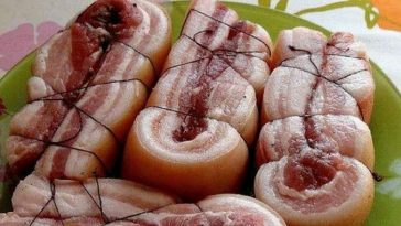 Сало в цибулевому лушпинні з часником – ідеальний домашній делікатес