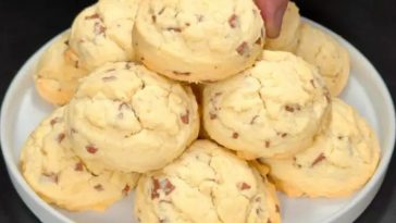 Ніжне вершкове печиво з шоколадними крапельками: смакота, яку легко приготувати