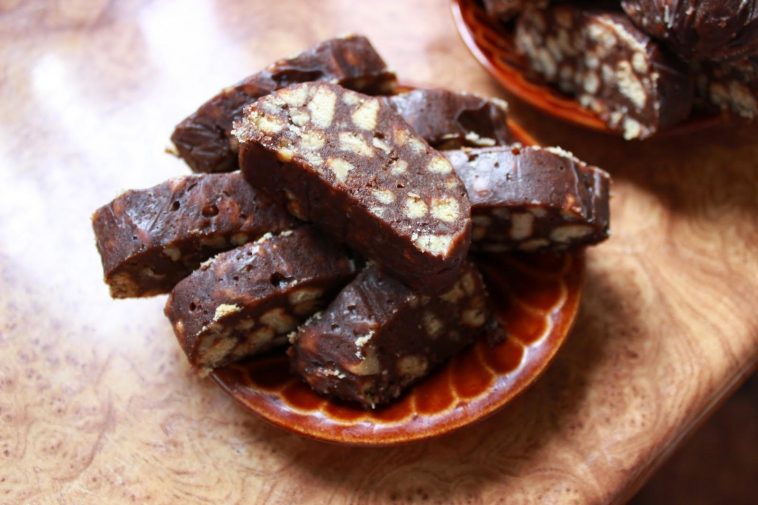 Чайна ковбаска з печива, какао та молока – простий рецепт ідеального десерту