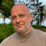 "Настя залишила без трусів!": Потап засвітився на квадраті за кордоном з плакатом у руках