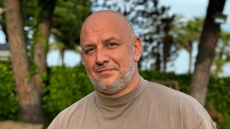 "Настя залишила без трусів!": Потап засвітився на квадраті за кордоном з плакатом у руках