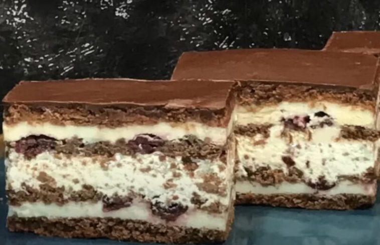 Торт «Шоколадна вишня» – ніжний шоколадний десерт із соковитими вишнями