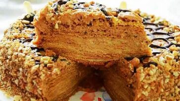 Ніжний медовий торт із заварним кремом: домашній десерт, що тане в роті