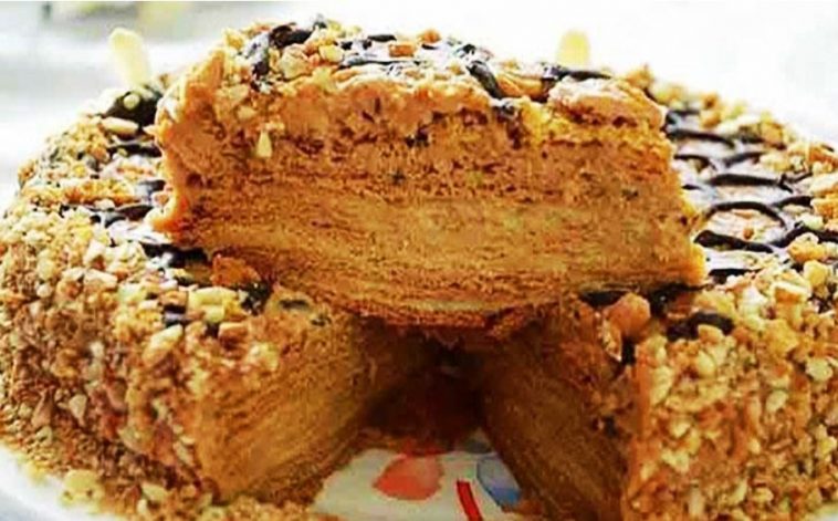 Ніжний медовий торт із заварним кремом: домашній десерт, що тане в роті