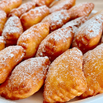 Швидкий десерт за 15 хвилин: яблуко, яйце та борошно – ідеальне поєднання смаку та простоти!