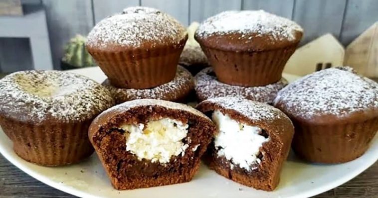 Шоколадні кекси з сирною начинкою: швидкий рецепт для ідеальних вихідних