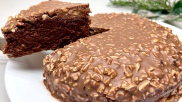 Швидкий шоколадний десерт без духовки: смачний торт за кілька хвилин
