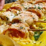 Рулети на картоплі під мокрим папером – ідеальна вечеря за кілька хвилин