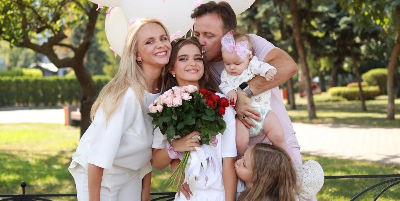 "Загострюють стосунки": ведуча Лілія Ребрик зізналася, як змінилися їхні відносини з чоловіком з народженням третьої дитини