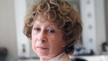 Лію Ахеджакову