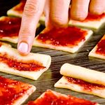 Легке печиво зі сливовою начинкою: Смачний та простий рецепт