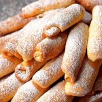 Хрумкі трубочки на кефірі: швидкий рецепт, який підкорить вашу родину