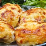 М'ясо в шубі: ситна вечеря, яка підкорює серця всієї родини