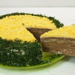 Найніжніший домашній печінковий торт, який зникає зі столу миттєво