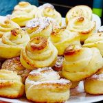 Сирне печиво з простих інгредієнтів: рецепт з підгулявшим сиром і яйцем