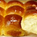 Ностальгія в кожному шматочку: пишні та ароматні здобні булочки, як у дитинстві