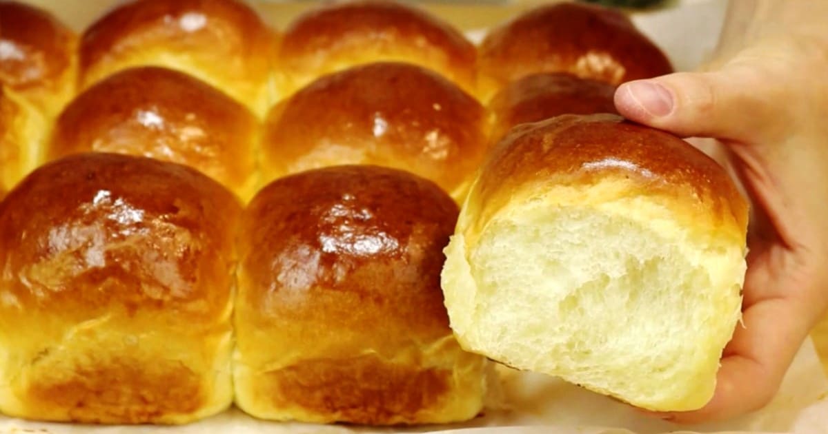 Ностальгія в кожному шматочку: пишні та ароматні здобні булочки, як у дитинстві