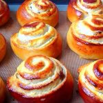 Секретний інгредієнт: як приготувати найсмачніші булочки, про які мріють усі