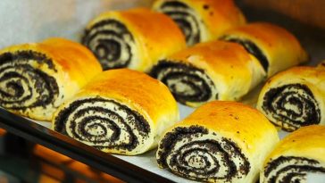 Булочки з маком: найсоковитіший рецепт із повітряного тіста