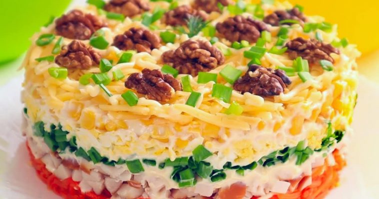 Святковий салат «Фантазія» з куркою: рецепт, який перевершив Шубу та Олів’є!