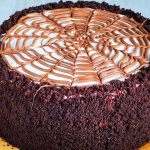 Неймовірно вологий торт без ваги та міксера: простий рецепт, який здивує вашу сім'ю!