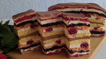 Пляцок “Волинські візерунки”: гармонія сметанних і шоколадних коржів із ніжними кремами!