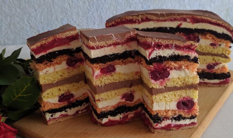 Пляцок “Волинські візерунки”: гармонія сметанних і шоколадних коржів із ніжними кремами!