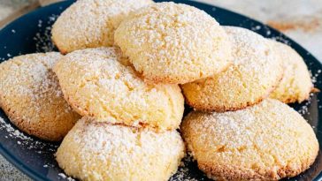 Шукаєте швидкий і бюджетний рецепт печива? Приготуйте цю ніжну смакоту, яка тане в роті, всього за 15 хвилин! Усі інгредієнти знайдуться у вашій кухні. Ідеальний варіант для чаю чи кави.