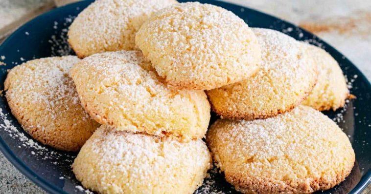 Шукаєте швидкий і бюджетний рецепт печива? Приготуйте цю ніжну смакоту, яка тане в роті, всього за 15 хвилин! Усі інгредієнти знайдуться у вашій кухні. Ідеальний варіант для чаю чи кави.