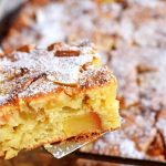 Яблучний пиріг з мінімумом тіста та максимумом начинки: ідеальний десерт за 15 хвилин!