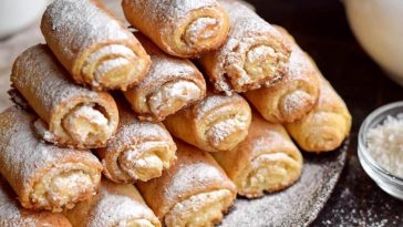 Сирне печиво з кокосовою начинкою за 15 хвилин: швидко, смачно та доступно