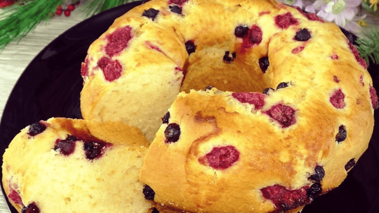 Супершвидкий заливний пиріг "12 ложок": всього 5 хвилин на тісто