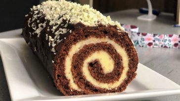 Неймовірний шоколадний рулет «Спартак» з ніжним кремом – зникає за 5 хвилин!
