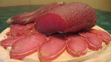 Полендвиця – ніжне домашнє в’ялене м’ясо, яке підкорює з першого шматочка