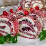 Справжній шедевр! Святковий рулет із салямі з ніжною начинкою