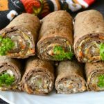 Ніжні рулетики з печінкових млинців – ідеальна закуска для будь-якого столу