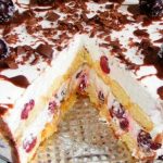 Торт із печива та вишень без випічки – швидкий і неймовірно смачний десерт