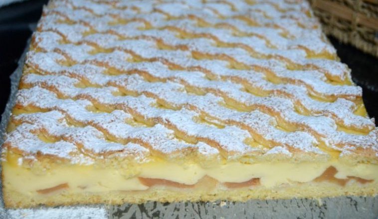 Яблучне тістечко з ванільним пудингом і хрусткою скоринкою – ніжний десерт для гурманів!