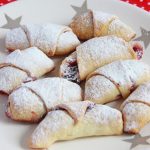 Пісні рогалики на мінеральній воді — ніжні, пухкі та без соди й розпушувача