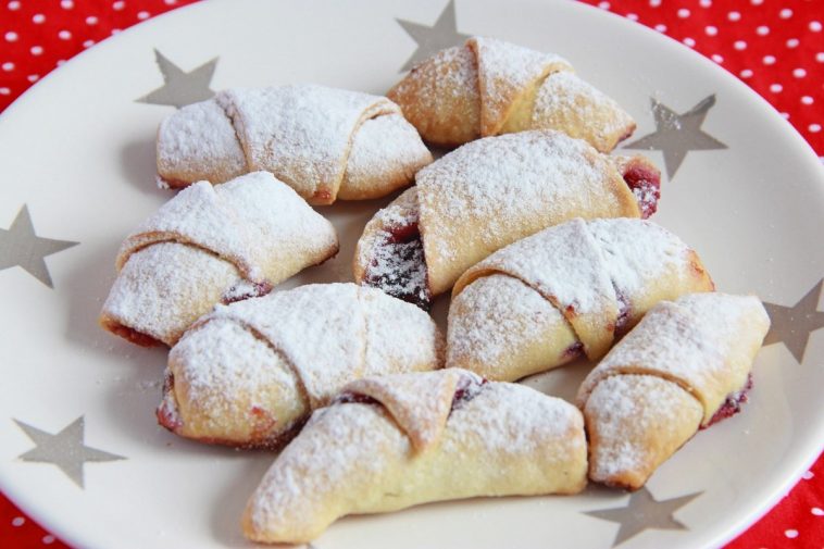 Пісні рогалики на мінеральній воді — ніжні, пухкі та без соди й розпушувача