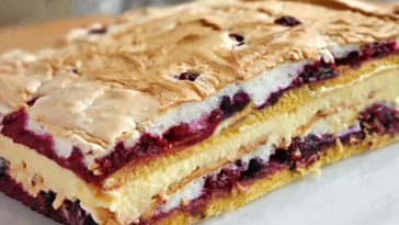 Дивовижний польський торт “Пані Валевська” із смородиновим кремом і горіховим безе