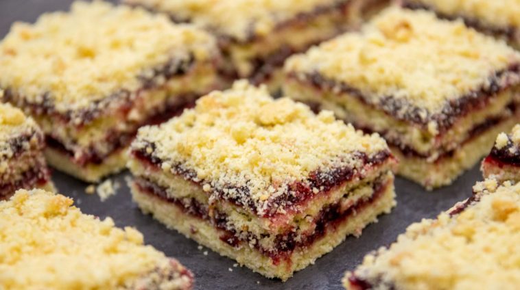 Ностальгічний десерт: сім’я просить готувати частіше пісочне тістечко, як в дитинстві. Я і не думала, що воно готується так легко